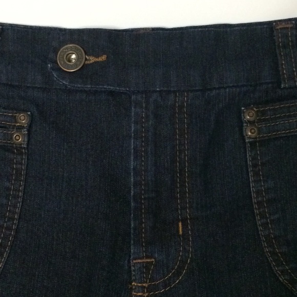 BANDOLINO Dark Denim Shorts | Size 6 - Picture 5 of 14
